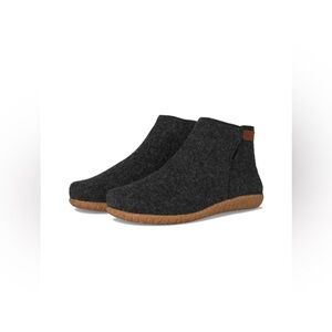 NWT Taos Good Wool Boots